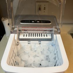 Insignia Portable Ice Maker - Model # NS-IMP26SLO - NO LOW BALLERS - PICKUP IN AIEA - I DON’T DELIVER - Works great just don’t need it anymore 