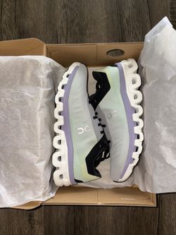 NEW WITH BOX ON CLOUD SHOES