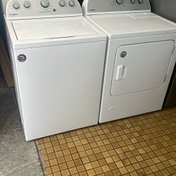 Whirlpool Washer And Gas Dryer Set