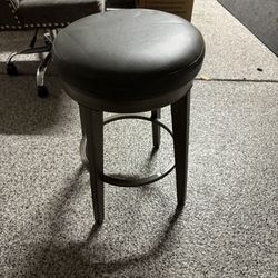 3 swivel stools grey mettle base  