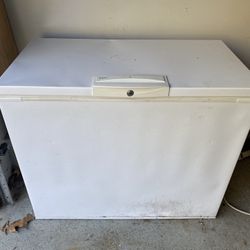 Kenmore Chest Freezer  21” x 32” x 41”