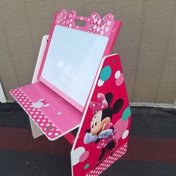 Little Girl Pink Desk /bookcase $20 Firm.