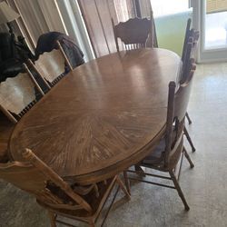 Vintage Wooden Dining Table with 6 Matching Chairs – Solid Oak