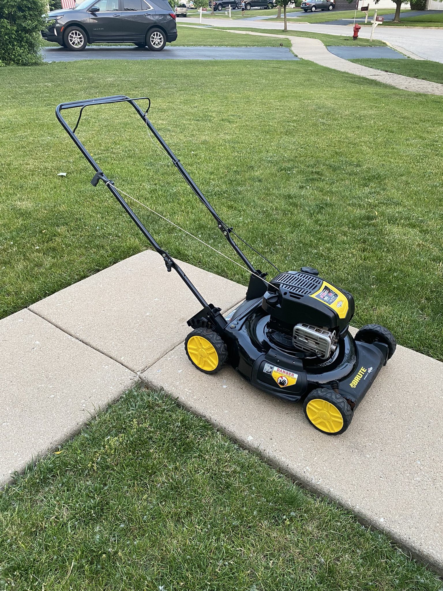 BRUTE PUSH Lawnmower
