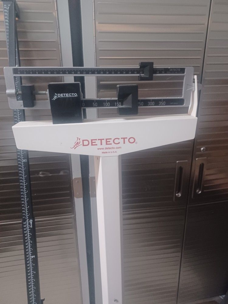 > Professional medical-grade Detecto beam scale with built-in height rod. Brand new, never used. Still in original condition. No delivery—local picku