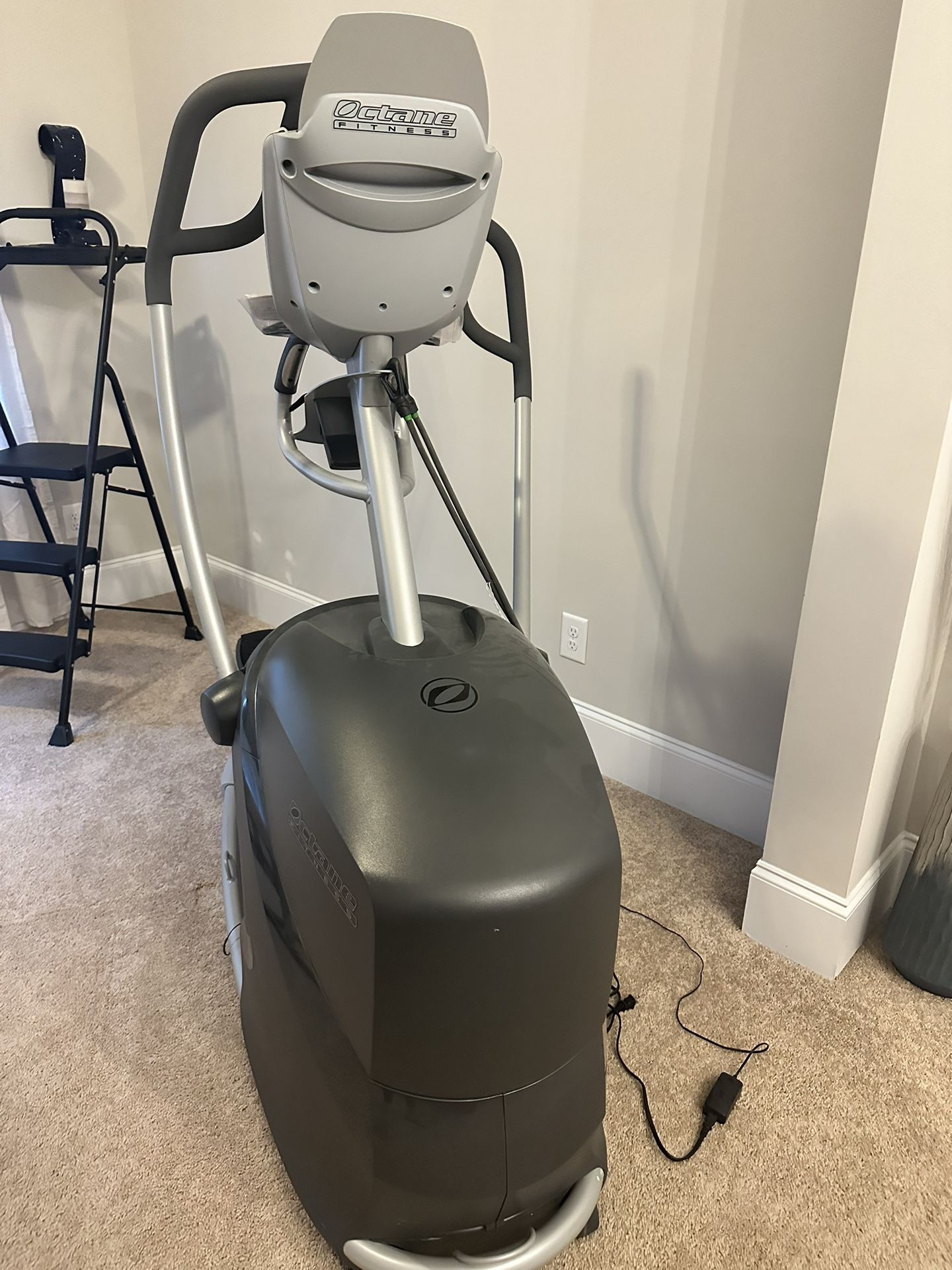 Octane Fitness Q37xi Elliptical Machine