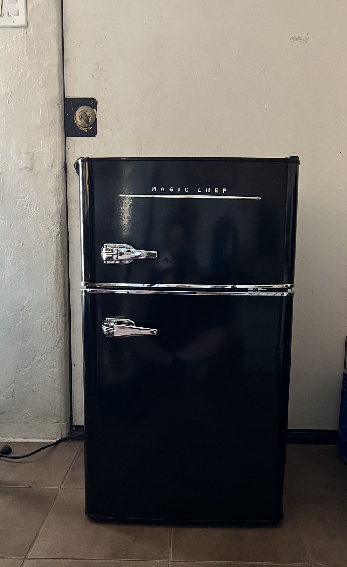 Magic Chef Retro Style Mini Fridge & Freezer for Sale in Phoenix, AZ
