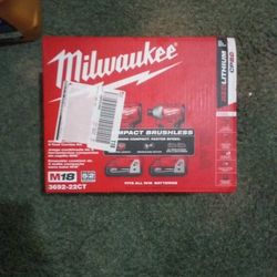 Milwaukee Power Drill Set