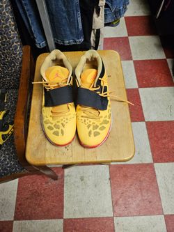 Sneakers size 15