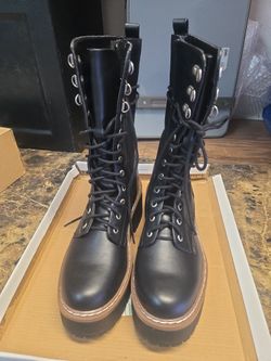 New black boots medium heel size 7