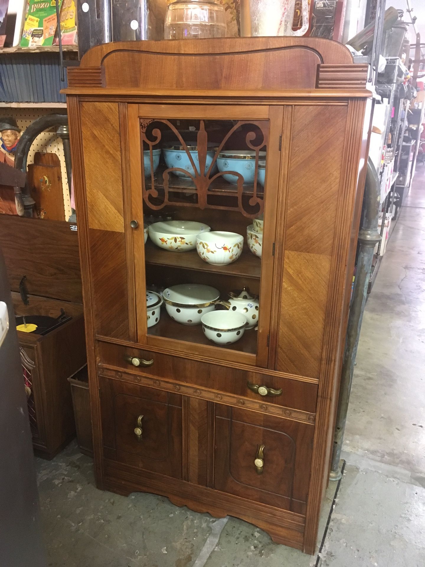 Deco china cabinet great condition