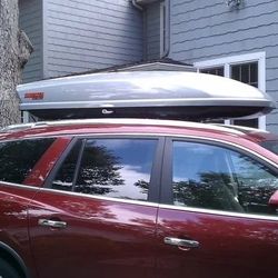 Yakima Skybox Pro 18 Rooftop Cargo Box Carrier Keys Thule