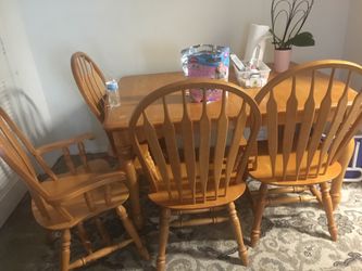 table with 4 chair