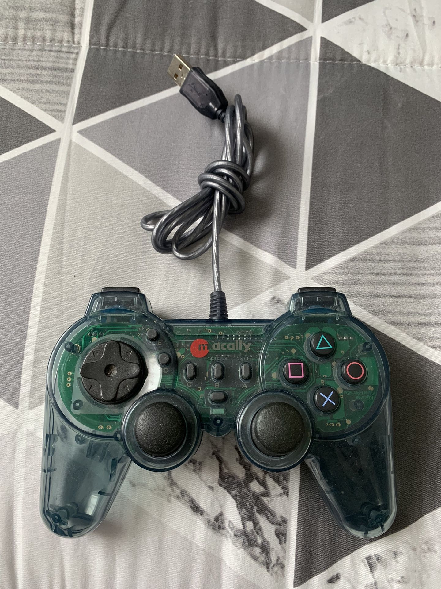 Macally iShock USB Force Feedback Programmable Game Controller