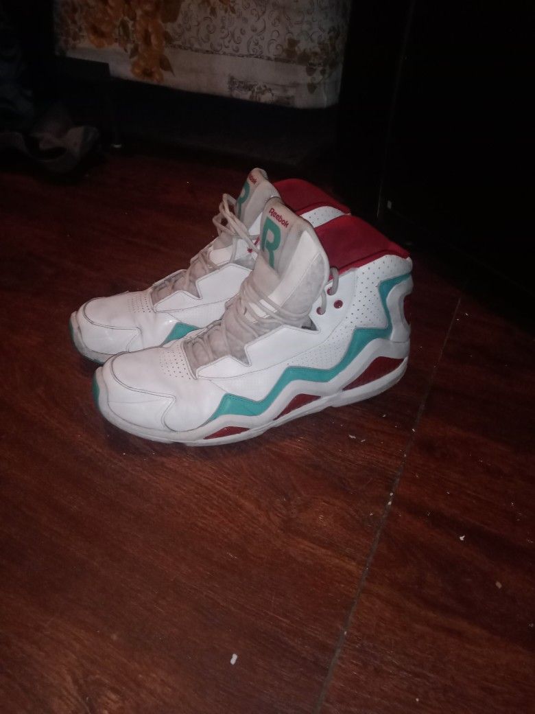 SUPER RARE REEBOK SNEAKERS