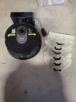 Shark AI Robot Vacuum & Mop with Self-Cleaning Brushroll for Floors, Carpet Black/Silver