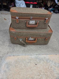 Vintage Ventura Luggage (See pictures for condition)