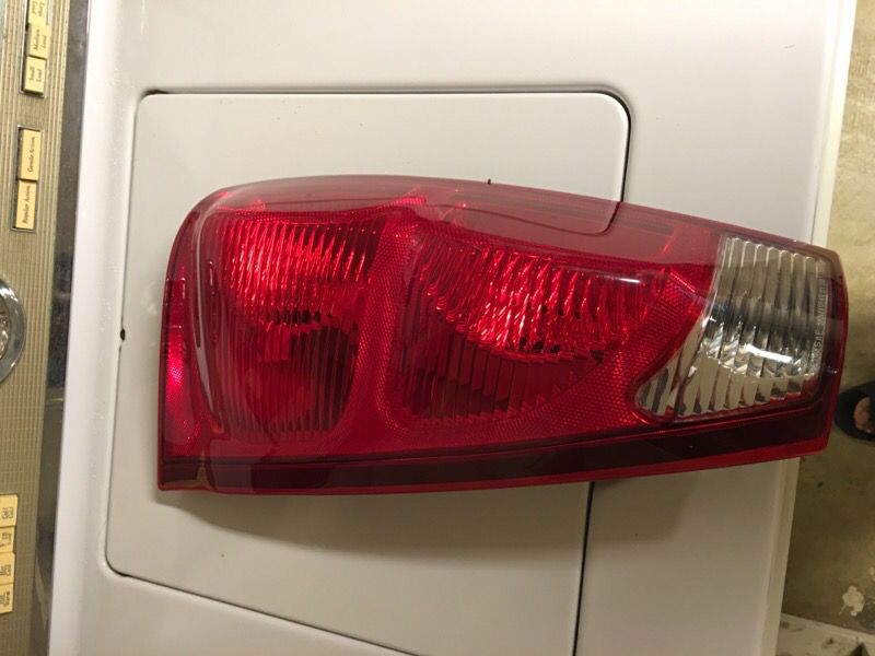 2004 chevy avalanche Tail lights