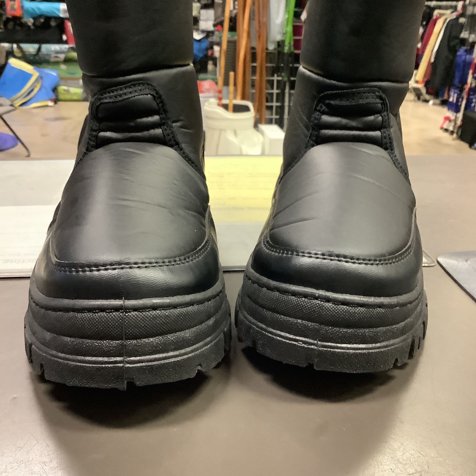 New WFS Men’s Snow Jogger Boots Size 9 SKU 556795 for Sale in Phoenix, AZ OfferUp