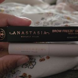 Anastasia beverly hills- brow freeze gel