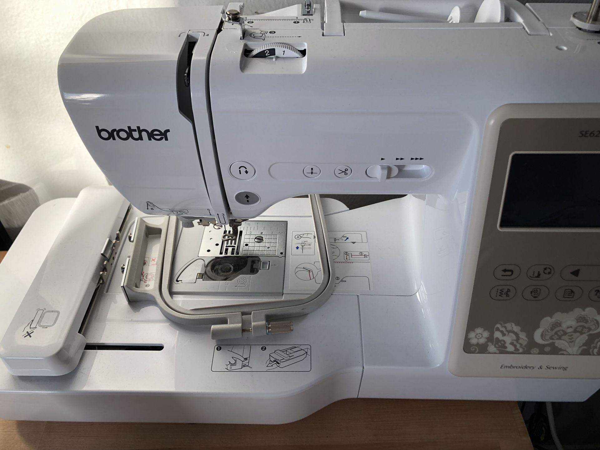 Brother SE625 Embroidery Machine With Threads, Needles And Oil for Sale