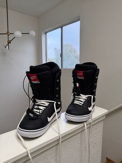 Vans Snowboard Boots 9.5 Men
