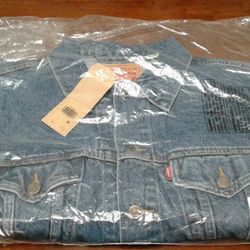 Levis Women’s Dad Trucker Jacket