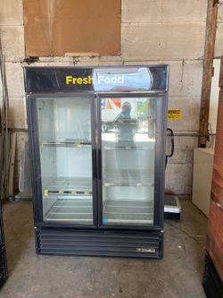 Brand true store fridge