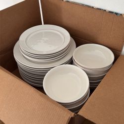 Dinnerware Set 