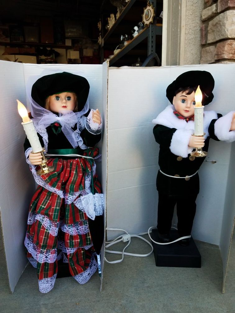 2 animated figurines