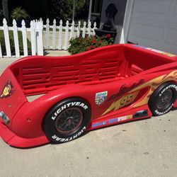 Boys Little Tikes Lightning McQueen Race Car Bed 