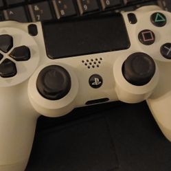 Sony PlayStation 4 PS4 DualShock 4 Wireless Controller White CUH-ZCT2U