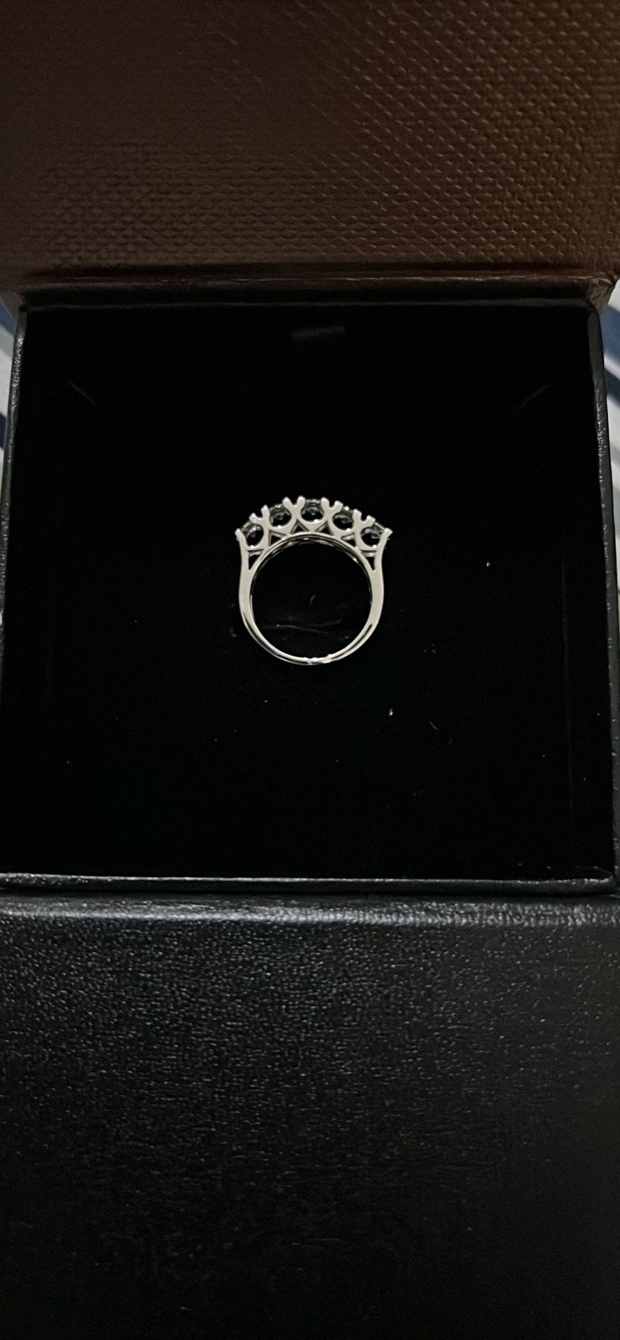 Prestigious wedding diamond ring