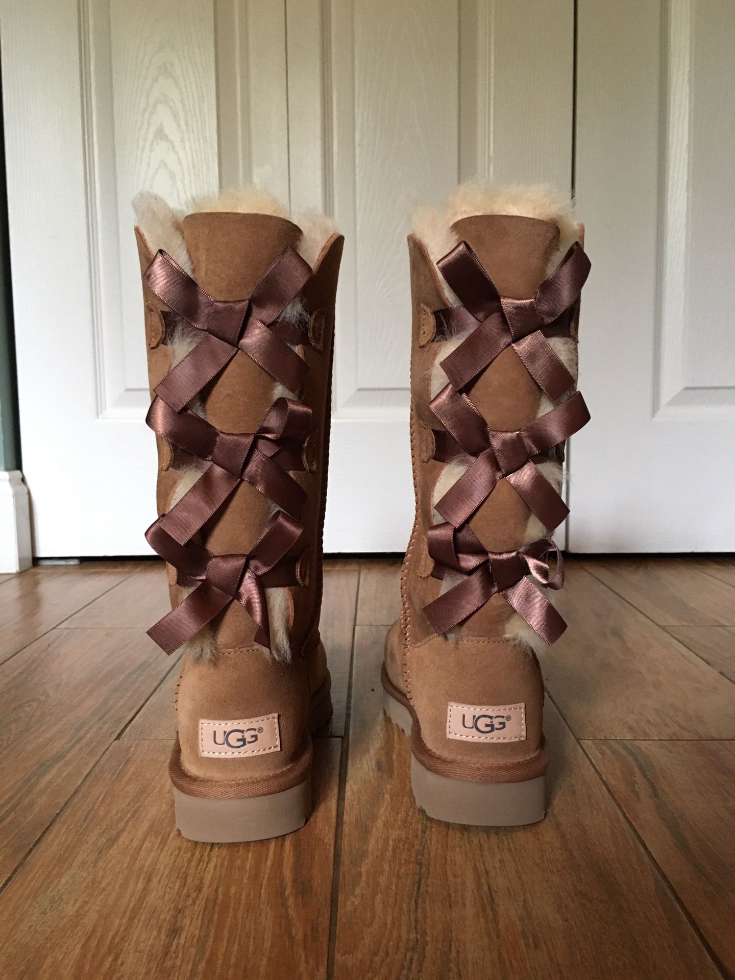 Tall Triplet Bow (UGG)