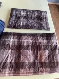 Twin comforter and pillow sham