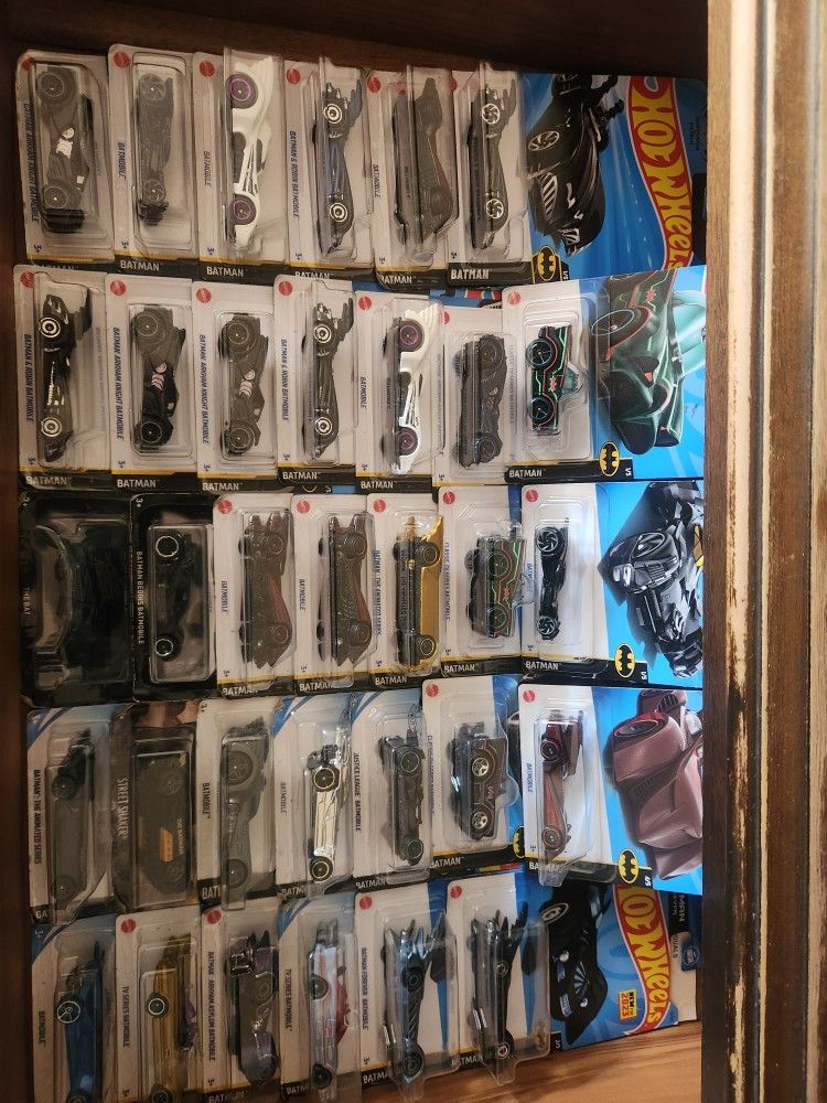31..NICE..NEW...BATMAN....HOT WHEELS