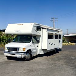 2005 Forest River Class C 31Ft W/ Slideout
