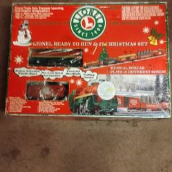 Lionel Ready To Run 0-27 Christmas Set