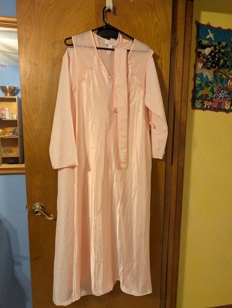Oscar De La Renta Nightgown Robe Set