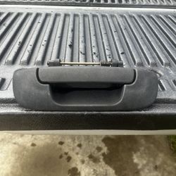 Tailgate handle 