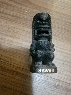 THE STATUE OF LIBERTY AND A STATUE Hawaii 