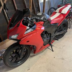 Motorcycle Sport bike CBR500r 