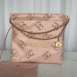 A fashion bag that bursts into a girl's heart