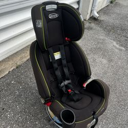 Graco Grows4Me Adjustable Kid’s Car Booster Seat! Good condition! 