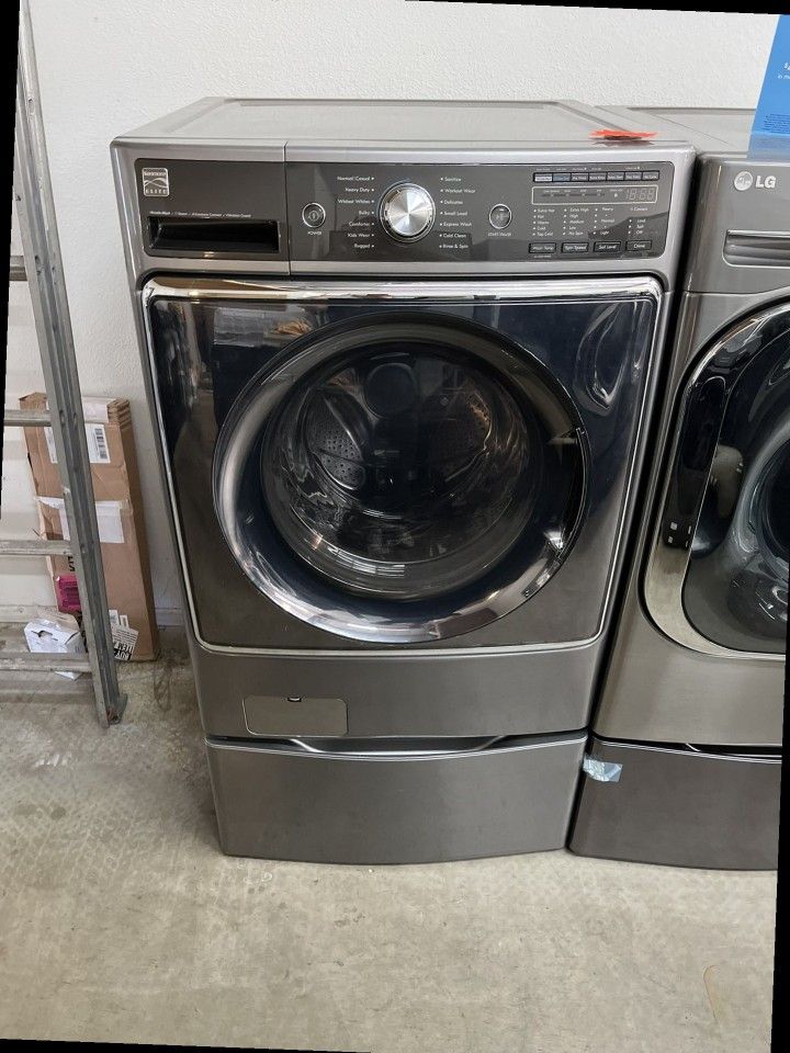 KENMORE ELITE FRONT LOAD WASHER 5.2 CUBIC FEET for Sale in Las Vegas