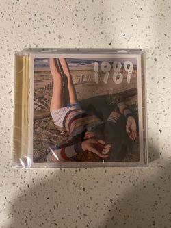Taylor Swift – 1989 (Taylor’s Version) Sunrise Boulevard Yellow CD – $18