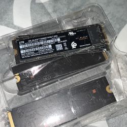 WD - BLACK SN850X 2TB Internal SSD PCle Gen 4 x4 NVMe