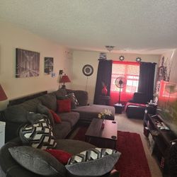 3 Peice Living Room Set For Sale. Sectional, Ottoman, And Chaise. It's In Very Good Condition. Gently Used With No Scratches And No Sunk In Seats.