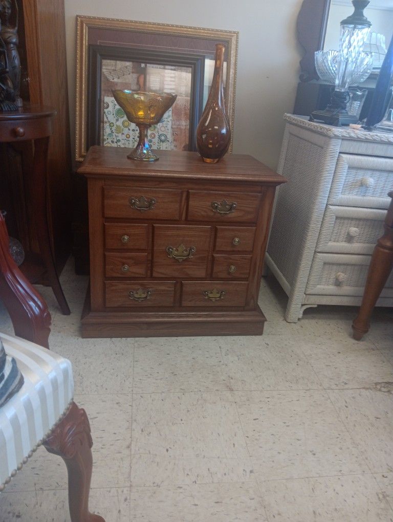 Dresser/side Table