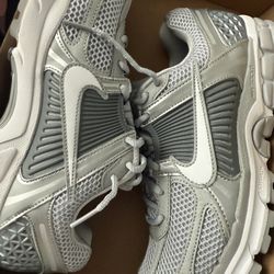 Nike Zoom Vomero 5 Wolf Grey 8.5 Men $110